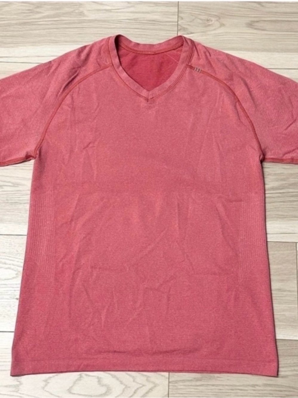 Lululemon Men's V-Neck Athletic Tee in Coral Red EUC
